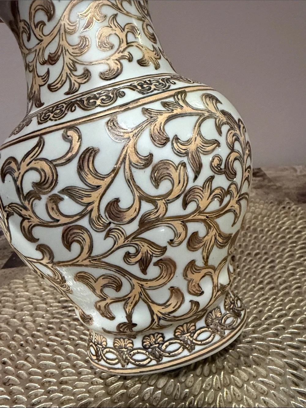 Andrea By Sadek White and Gold Porcelain Decorative Vase